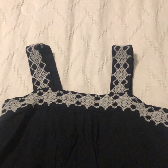 Universal Thread embroidered top (S) - Picture 2 of 3